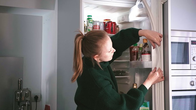 reparatie van een kapotte koelkast