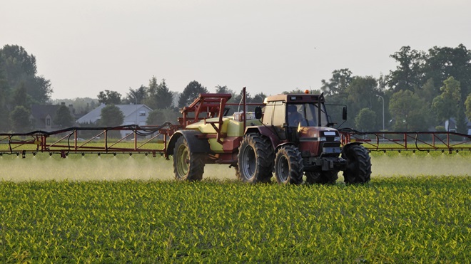 tractor-pesticiden-akkerbouw