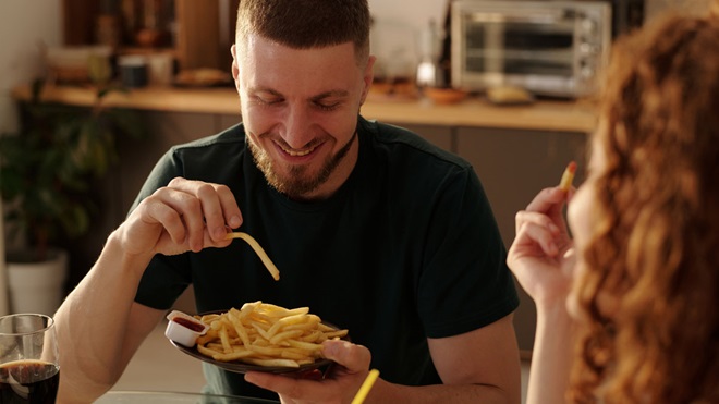 vers gebakken frietjes