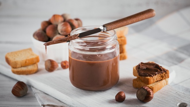 zelfgemaakte chocopasta met noten