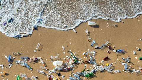 vervuiling zee plastic