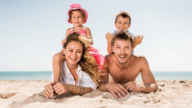 Gezin met kinderen op vakantie