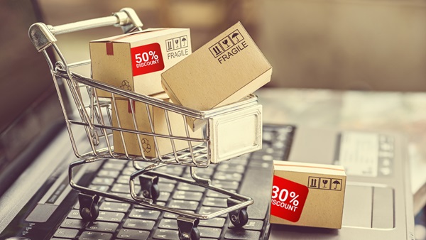 Un panier rempli d'achat à l'occasion du Black Friday