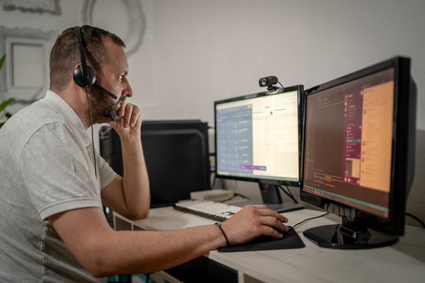 desktop computer met aparte randapparatuur