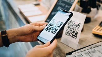 Smartphone scant een Qr-code