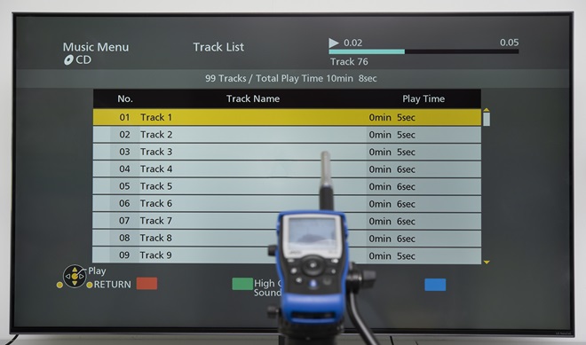 Test van de geluidskwaliteit van een tv