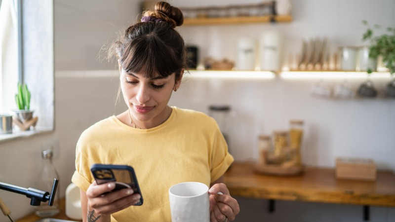 vrouw met smartphone