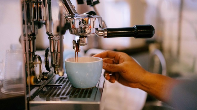 Koffie zetten met een espressomachine met piston