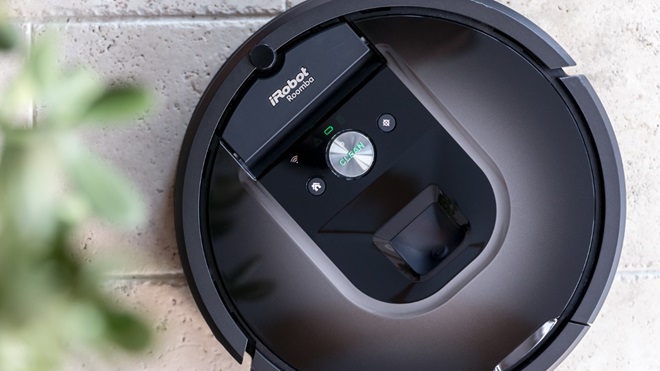 bovenkant van zwarte robotstofzuiger van iRobot Roomba