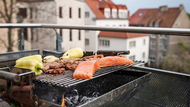 barbecue op het balkon