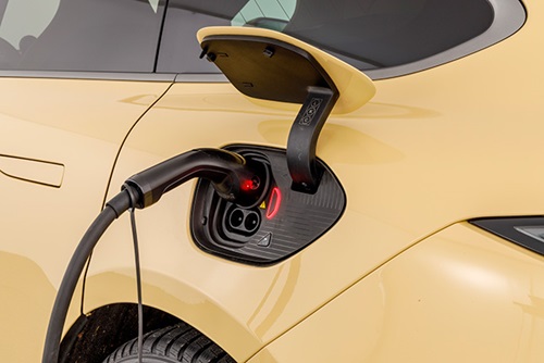 Laadpoort met oplader van de NIO ET5