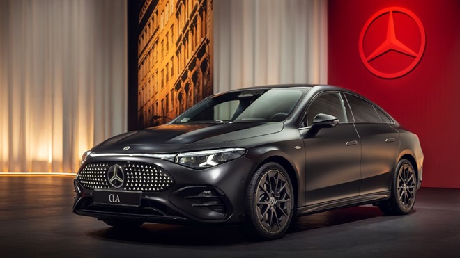 Zwarte elektrische Mercedes-Benz CLA 