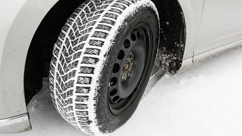 Winterbanden verplicht voor je autoverzekering?