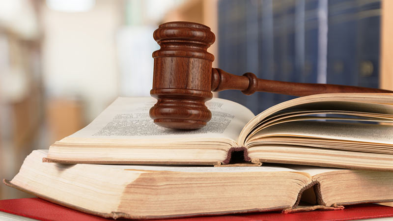 Wetboek en rechtershamer