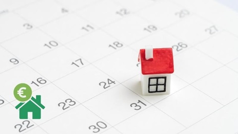huisje op laatste dag van een kalender om betaling hypotheek te weergeven
