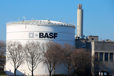 Is het nog interessant om te beleggen in het aandeel van de Duitse chemiegigant BASF dat lijdt onder de oorlog in Oekraïne en het einde van de goedkope Russische gasbevoorrading?