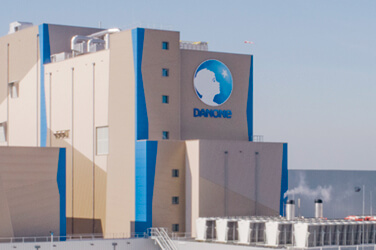 Is het interessant om te beleggen in het beursgenoteerde aandeel van Danone dat een ambitieus strategieplan voorstelt?