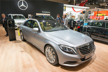 Mag u beleggen in het aandeel van Mercedes? De koers van de Duitse autobouwer staat nog altijd op winst t.o.v. begin dit jaar.