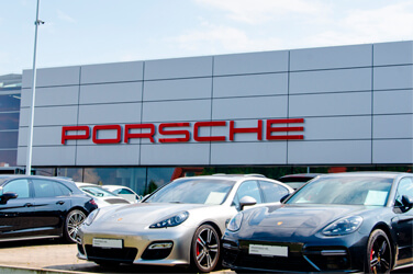 Is beleggen in het aandeel van luxeautoconstructeur Porsche dat onlangs zijn intrede deed op de beurs van Frankfurt interessant?