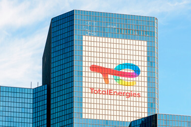 Is het nog interessant om te beleggen in het beursgenoteerde aandeel van de groep TotalEnergies dat zijn schuld hoger dreef om zijn aandeelhouders te kunnen vergoeden?