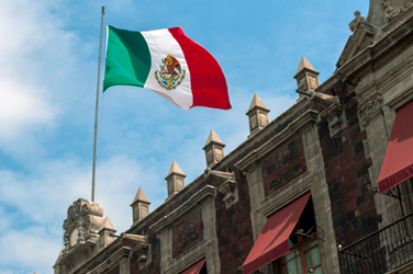 Is het interessant om te beleggen in een aandelenfonds dat of een tracker die investeert in de beurs van Mexico?